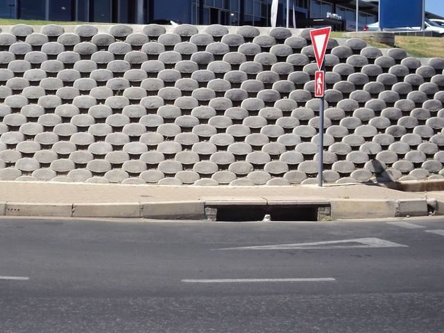 A Loffelstein retaining wall planted with greenery, showing its aesthetic appeal.