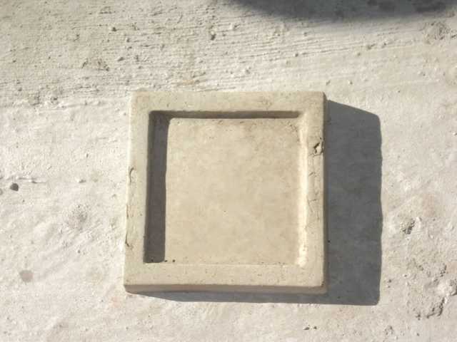 Flat concrete pole cap